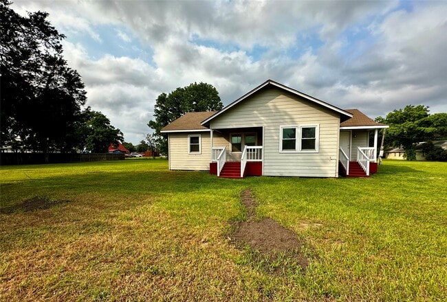 Photo - 318 Melton St