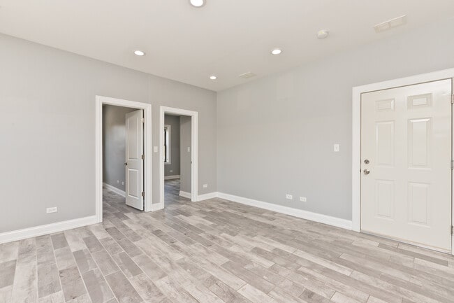 Photo - 3813 N Cicero Ave Unidad 2