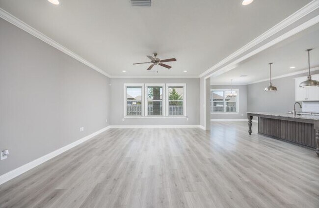 Photo - 77 Perimeter Pl