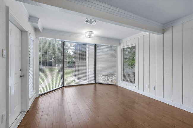 Photo - 195 World of Tennis Sq