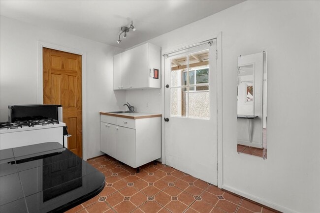 Photo - 4044 Huron Ave