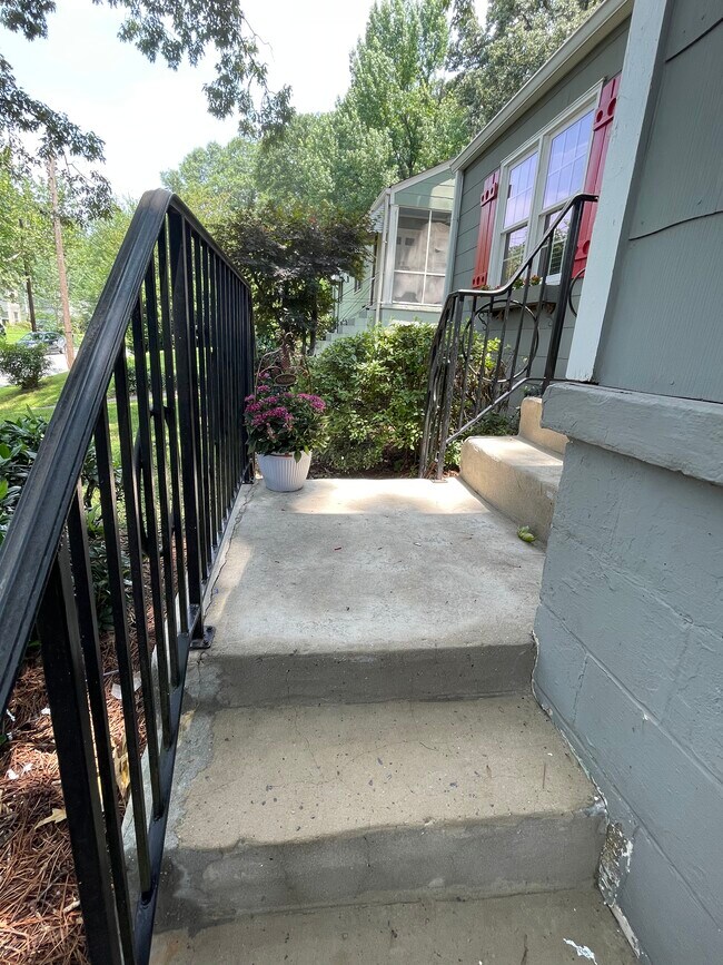 Photo - 966 Walker Ave SE