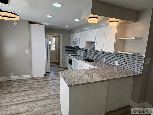 Photo - 357 1st W St