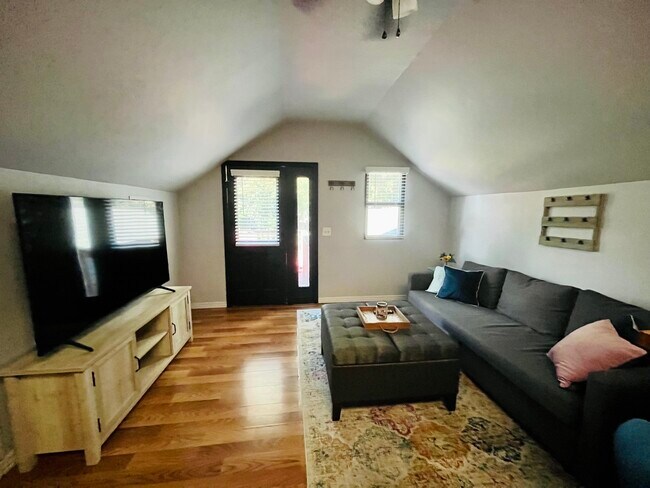 Photo - 717 1st Ave Unit Upstairs  Furnished