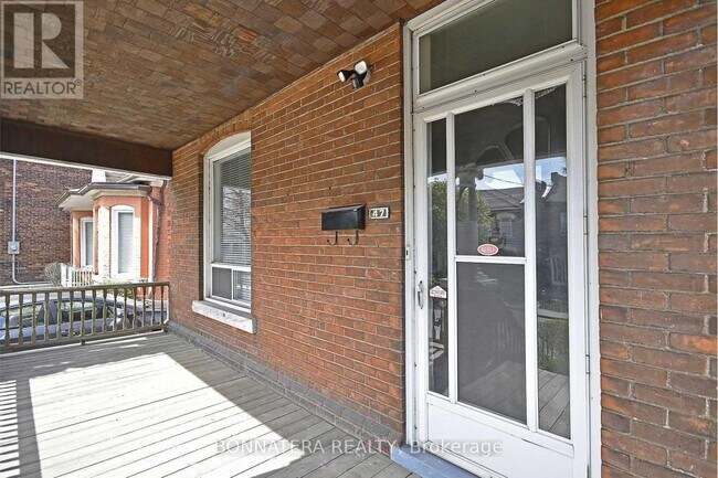 Photo - 47 Emerald St N