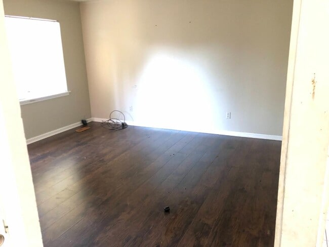 Photo - 908 Redstone Ln