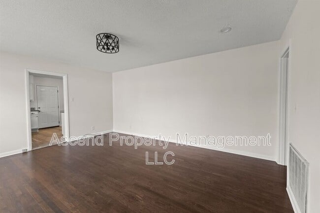 Photo - 4610 Leslie Ln