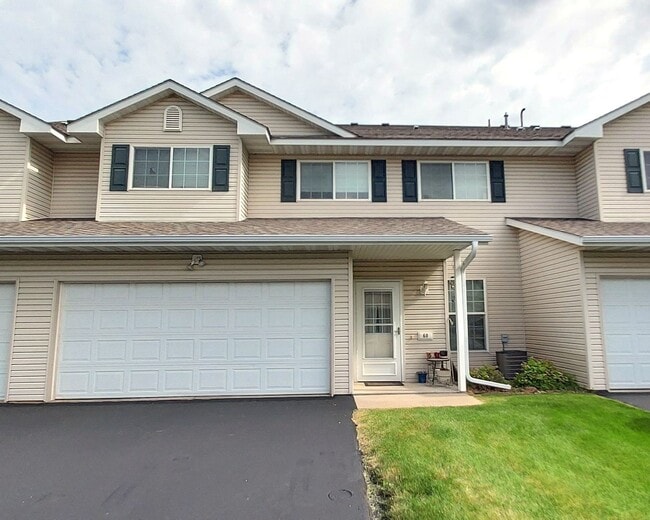 Building Photo - Nice 3 Bedroom 1.5 Bathroom Townhome in Hu...