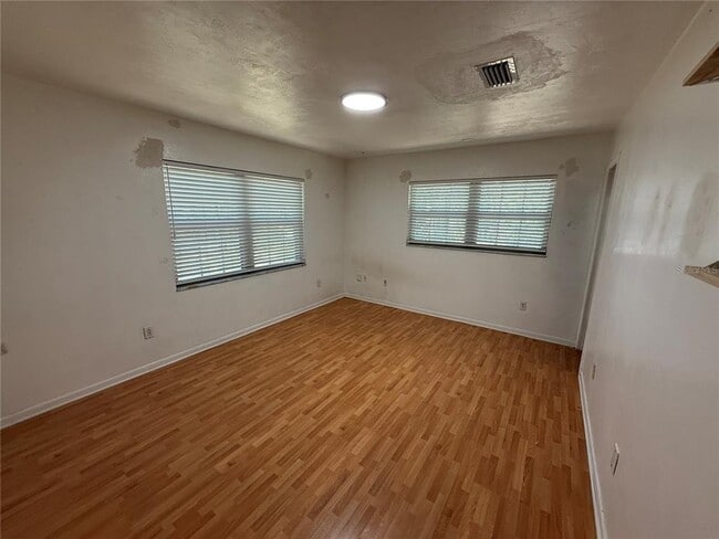 Photo - 5 NW 28th Terrace