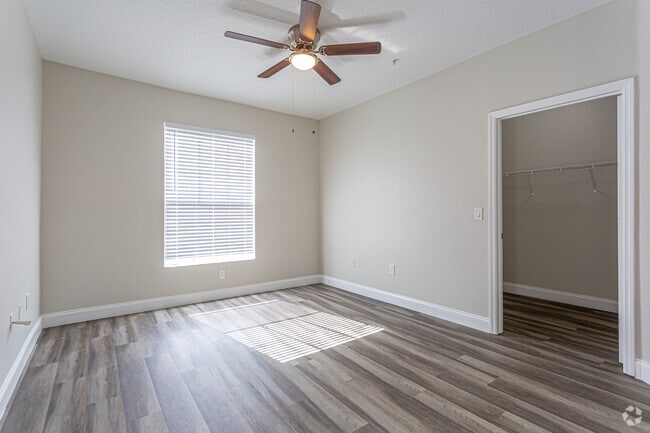 2BR, 2BA - 1126SF