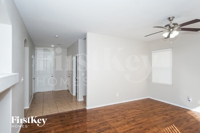 Photo - 7486 Decoro St