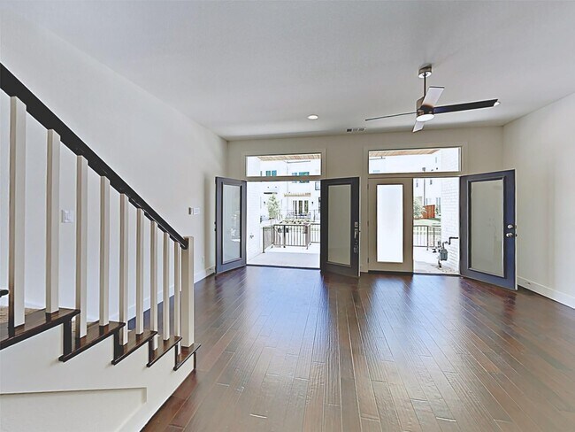 Photo - 324 Templeton Dr