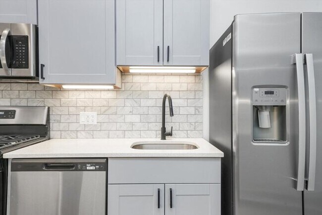 Photo - Modern and Luxurious 3b/2b Apartment Near Loyola University Unidad 3N