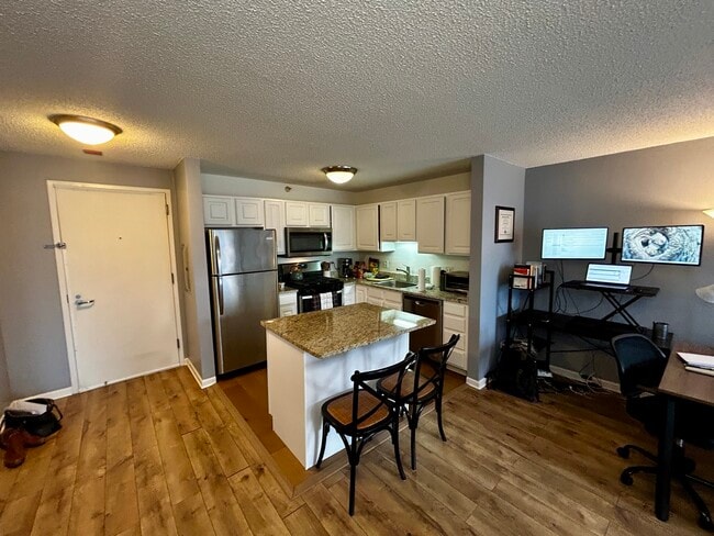 Photo - 545 N Dearborn St