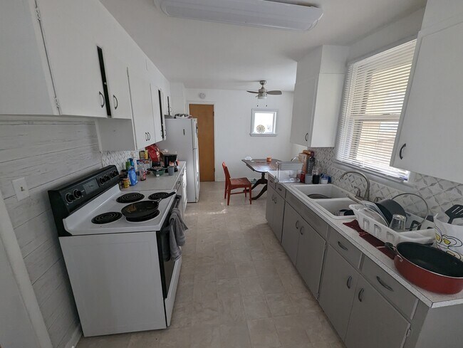 Photo - 400 Atchison St