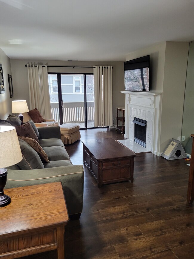 Photo - 950 E Rue de la Banque St Unit 310