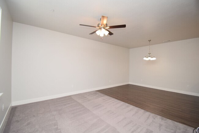 Photo - Bright 3 bed Condo with Pool, HOA, and Great Amenities!!