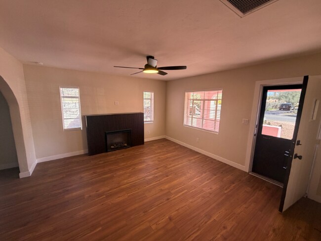 Photo - 1827 E Linden St