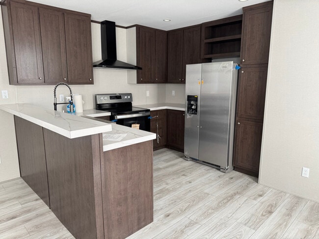 Photo - 1702 Dakota Trce