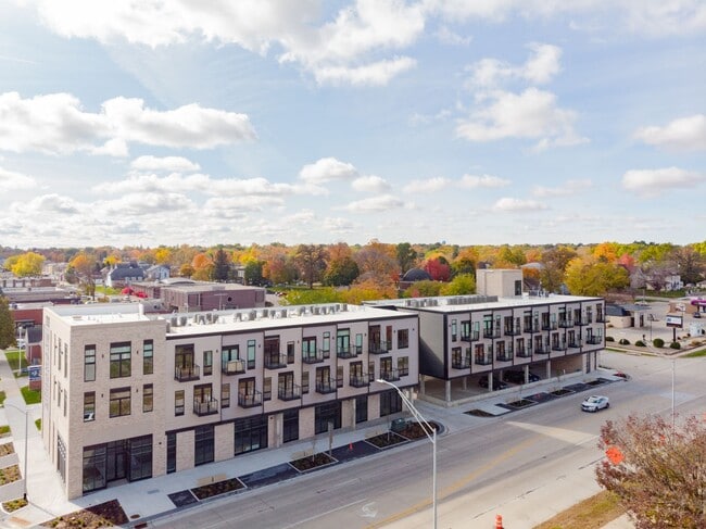Building Photo - Arabella: 200 W 1st St - Cedar Falls Rental