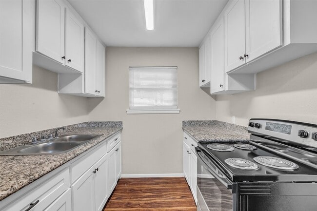 Photo - 4706 Yellowstone Blvd Unit 4