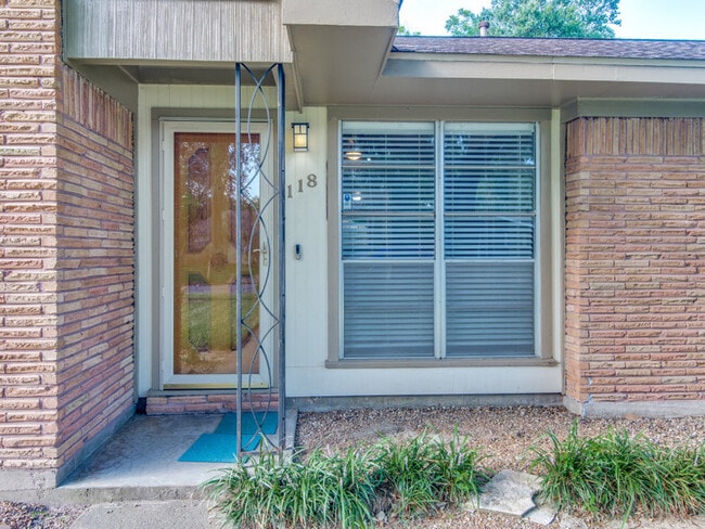 Photo - 118 Southbrook Cir