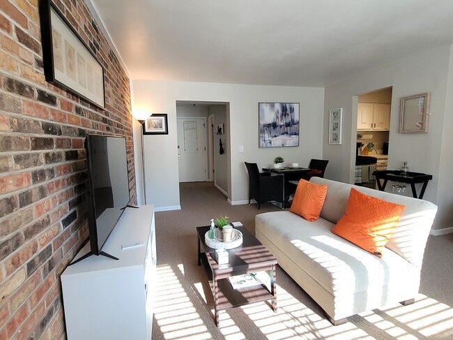 Photo - 401 W Webster Ave Unit 204