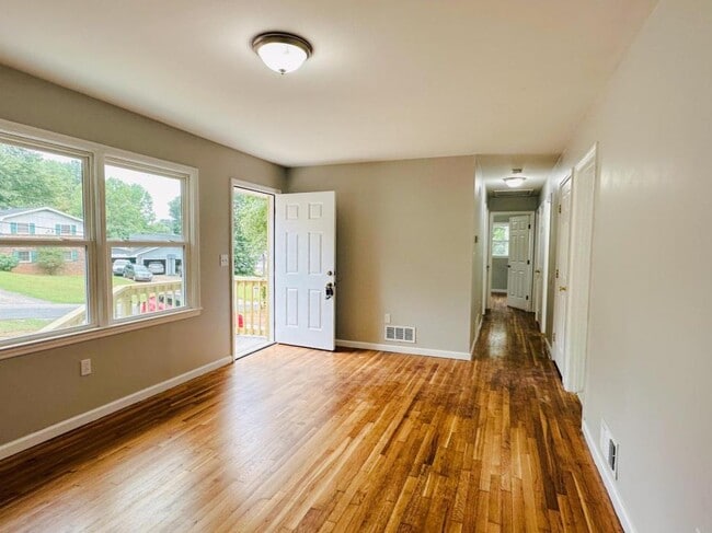 Photo - 6071 Pinecreek Rd