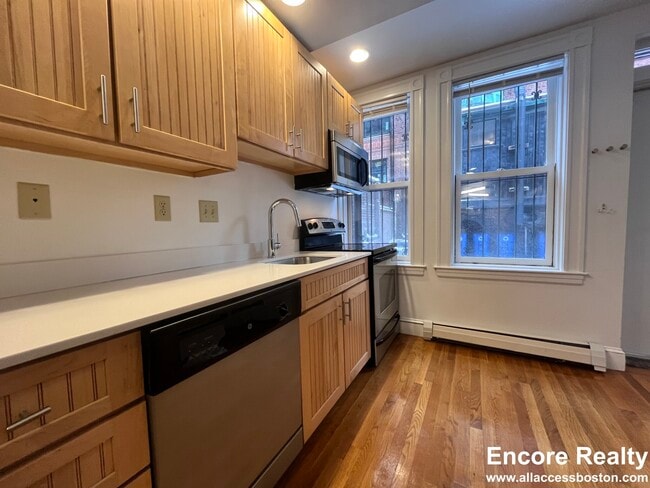 Building Photo - 195 Commonwealth Ave Unit B