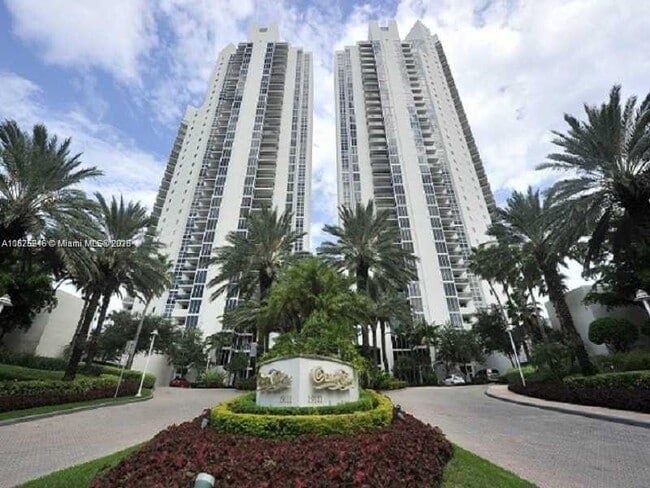 Photo - 19111 Collins Ave Unidad 803 Rental