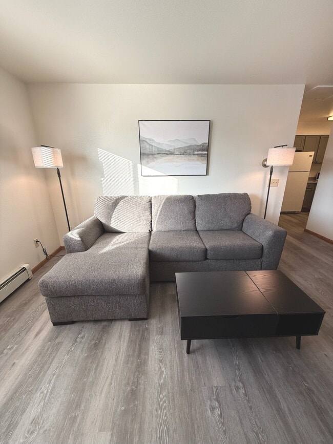 Building Photo - 1526 Lake Elmo Dr