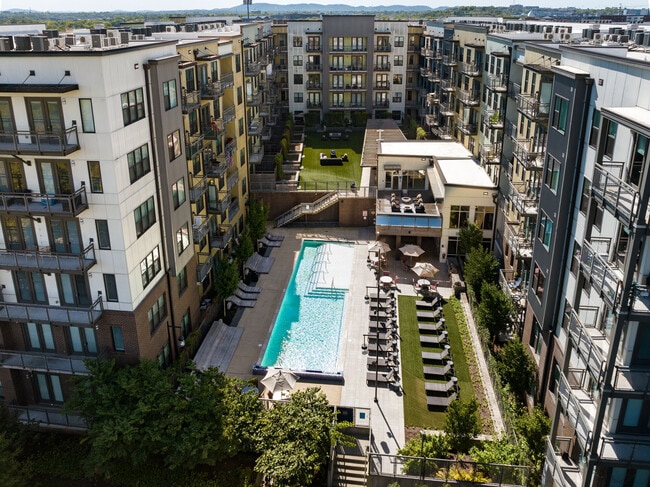 River House (TN) apartments — community photo
