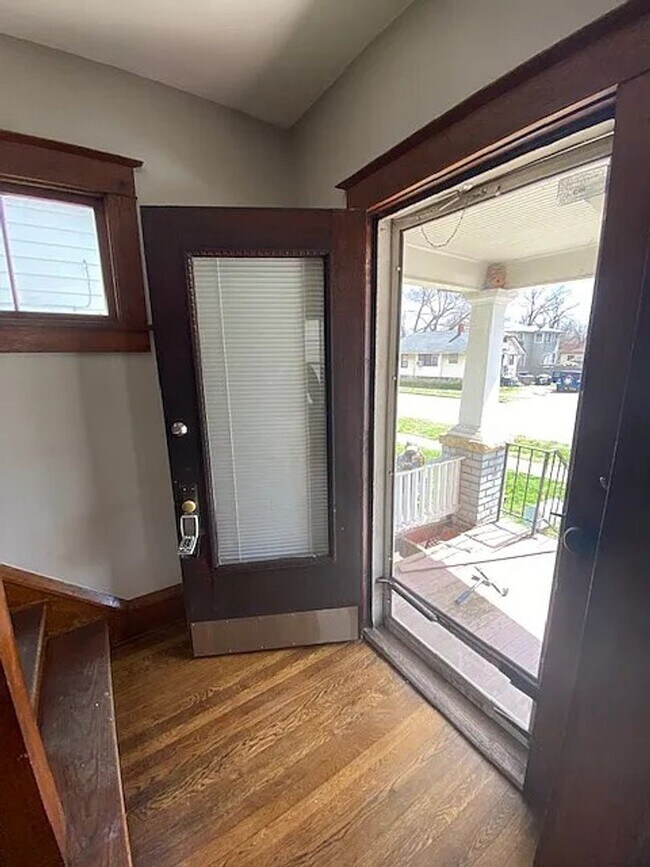 Photo - Big 2BR with appliances, nicely updated! Great for students or professor.