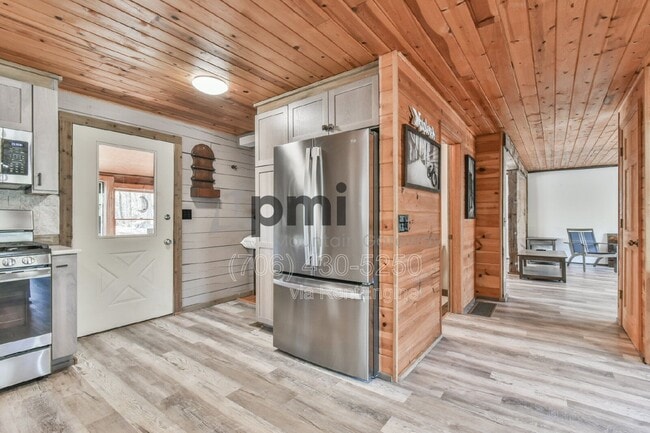 Photo - 230 Silver Maple Ln