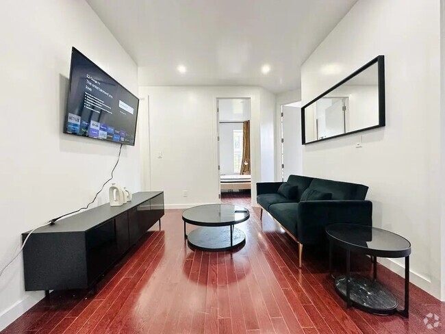 Building Photo - Furnished room/NOT APARTMENT Unit 2R