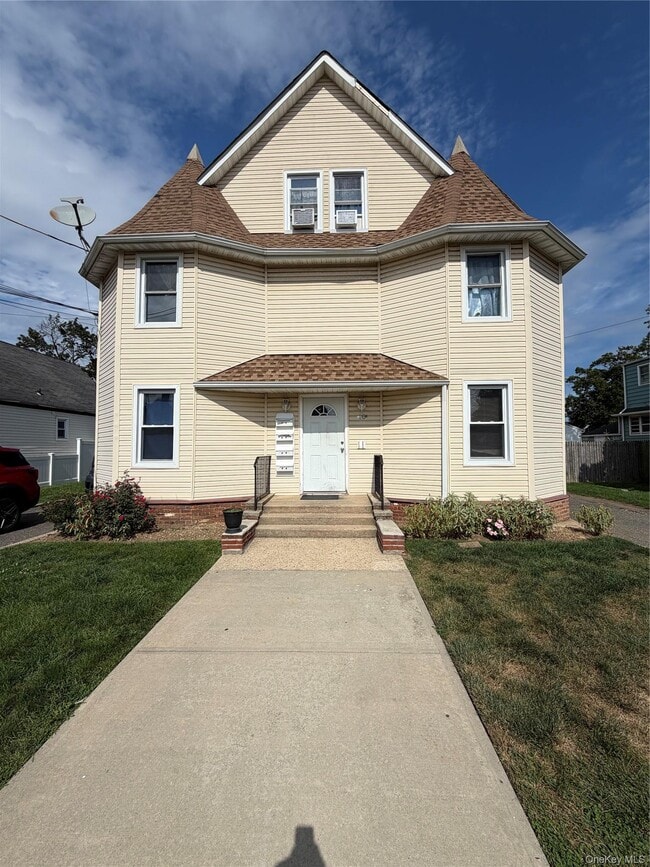 Building Photo - 10 Fiske Pl