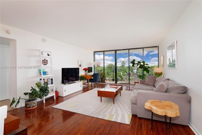 Photo - 780 NE 69th St Unidad 404