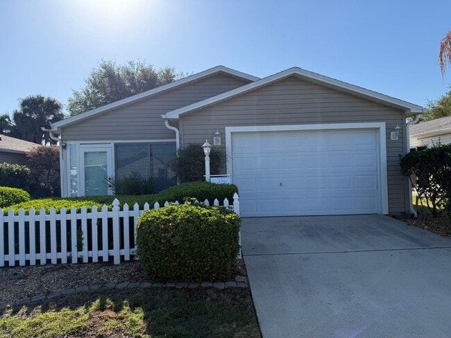 Building Photo - Charming SEASONAL 2+2 Villa in the Village of Sabal Chase