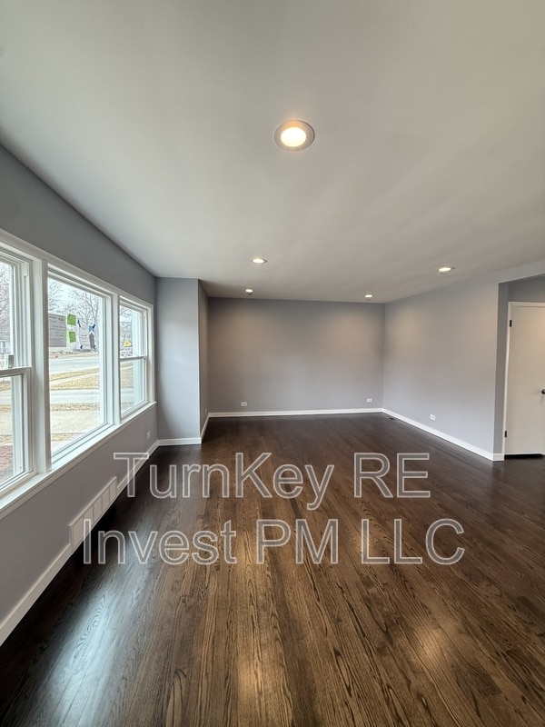 Photo - 18227 Center Ave