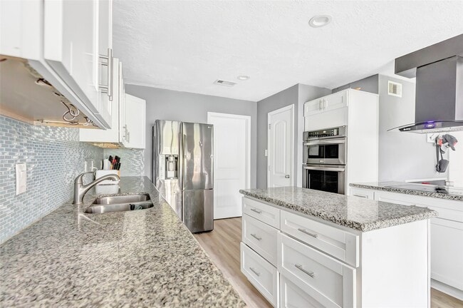 Photo - 1746 Cloister Dr