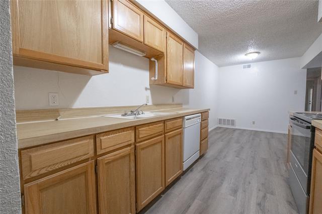 Photo - 804 White Rock St