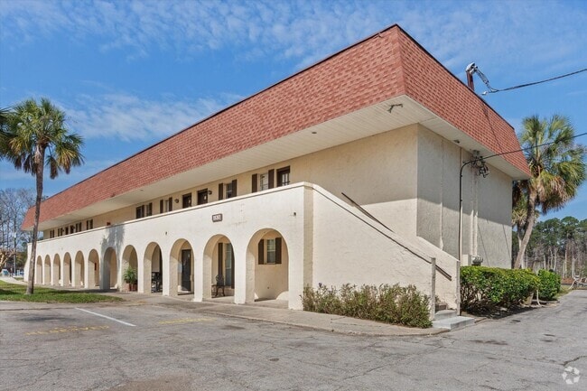 Building Photo - Your waterfront escape awaits! Rental