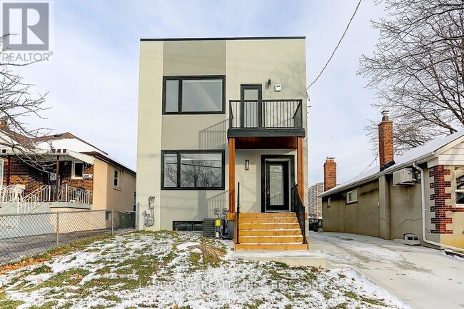 Photo - 2071 Keele St