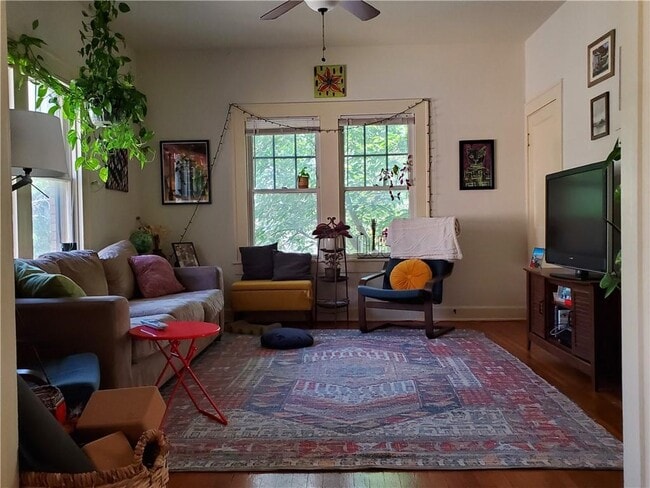 Photo - 705 1/2 Graham Pl