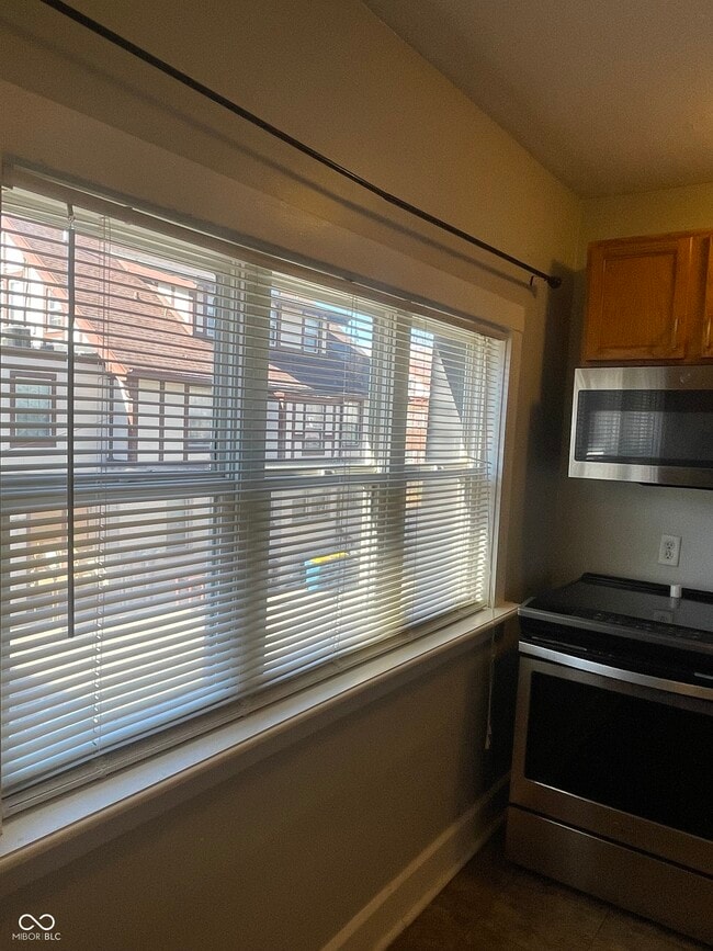 Photo - 115 E 36th St