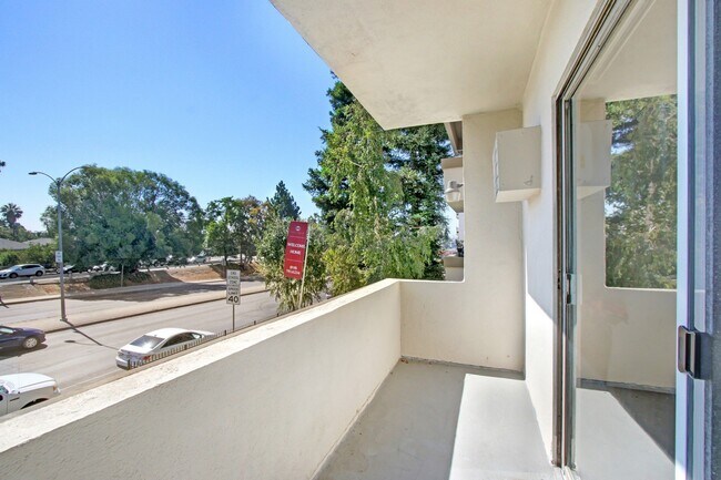 Photo - Sepulveda Manhattan Apartments