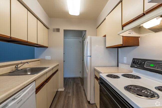 2BR, 1BA - 862SF - Kitchen