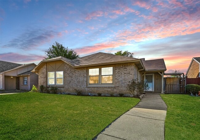 Building Photo - 6005 Dooley Dr