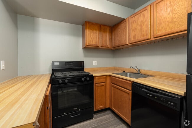 2BR 1BA 856SF