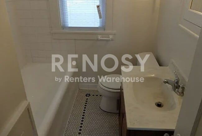 Photo - 2354 Benjamin St NE